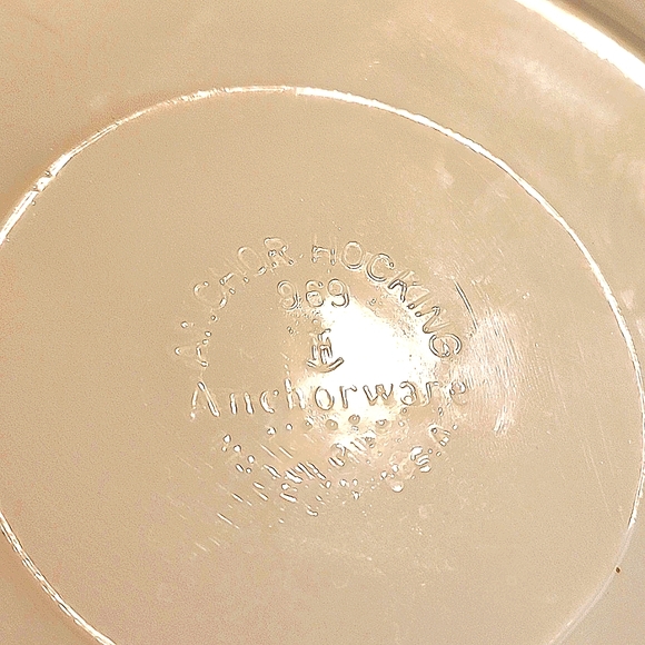 Vintage Anchor Hocking Milk Glass Plate w/ Blue 9" - Picture 4 of 6